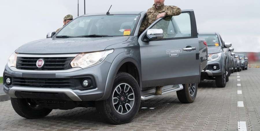 Volunteers handed over new Fiat pickups to the hunting team