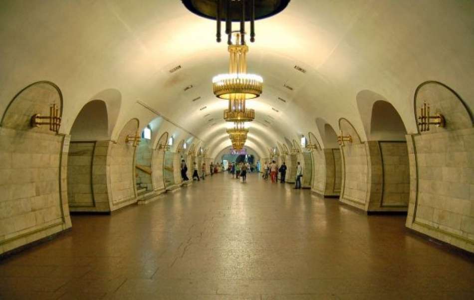 В Киеве преложили дерусифицировать станцию метро "Площадь Льва Толстого": как хотят назвать