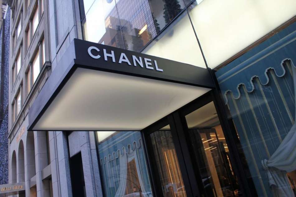Balenciaga, Dior и Chanel: журналисты выяснили, можно ли скупиться с паспортом РФ в Милане