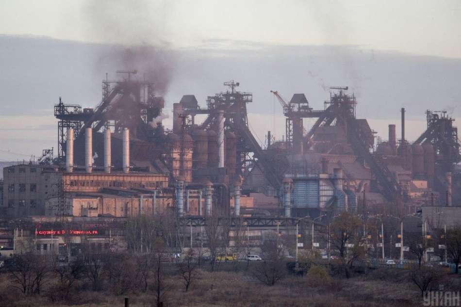 В Мариуполе оккупанты сбрасывают бомбы на "Азовсталь", где прячутся сотни мирных жителей