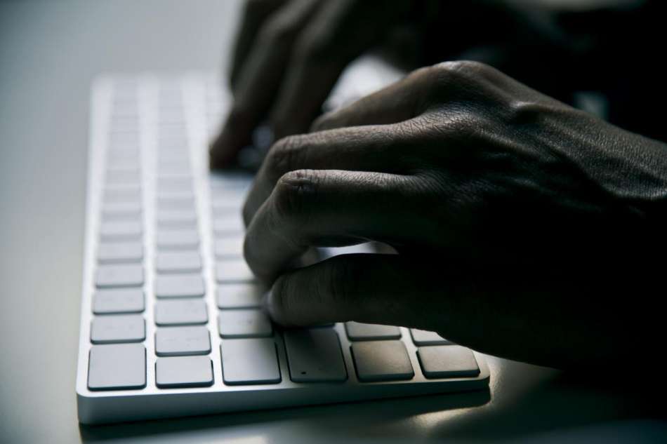 Хакеры Anonymous взломали банк в РФ: обещают "слить" 800 гигабайтов данных
