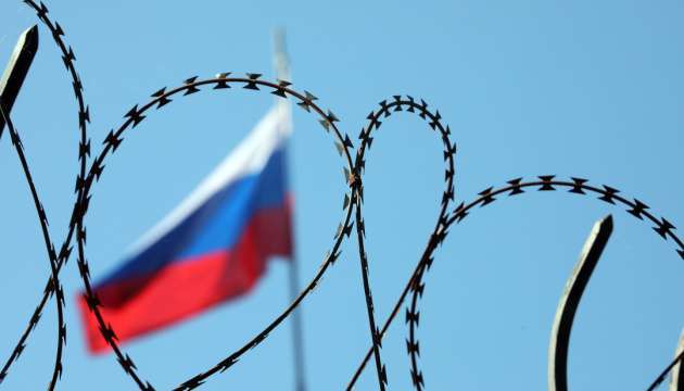 Великобританія закликає посилити санкції проти росії