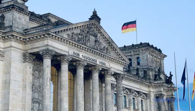 Німецький Бундестаг схвалив надання Україні важкого озброєння