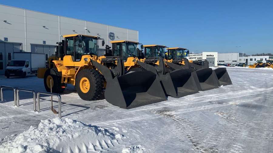 A batch of new Volvo wheel loaders has been delivered to Ukraine