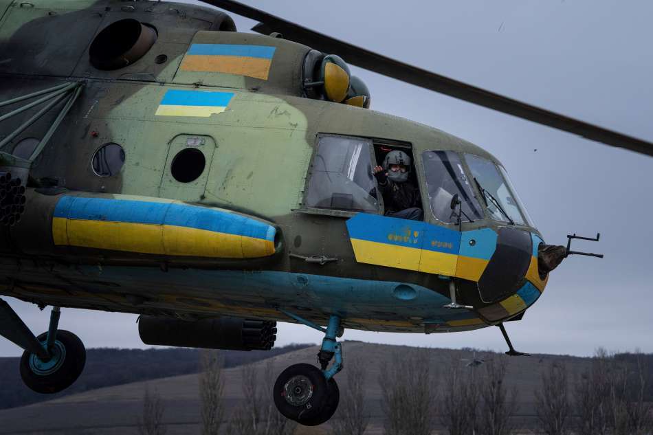 Watch Ukraine use Soviet-era helicopters in fight against Russia