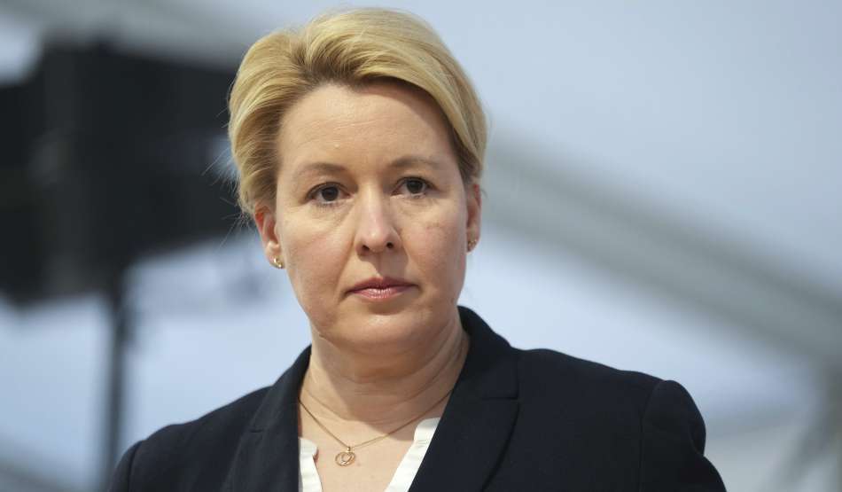 Berlin mayor under fire over Ukrainian flag ban