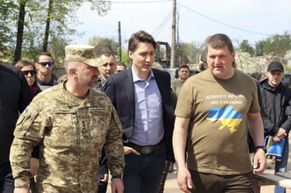 On surprise trip to Kyiv, Trudeau reopens Canadian Embassy